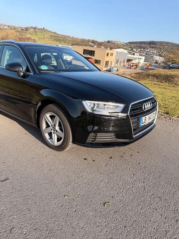 Gebraucht Audi A3 Ambiente 110 PS (80 kW) 2017 Schwarz Limousine