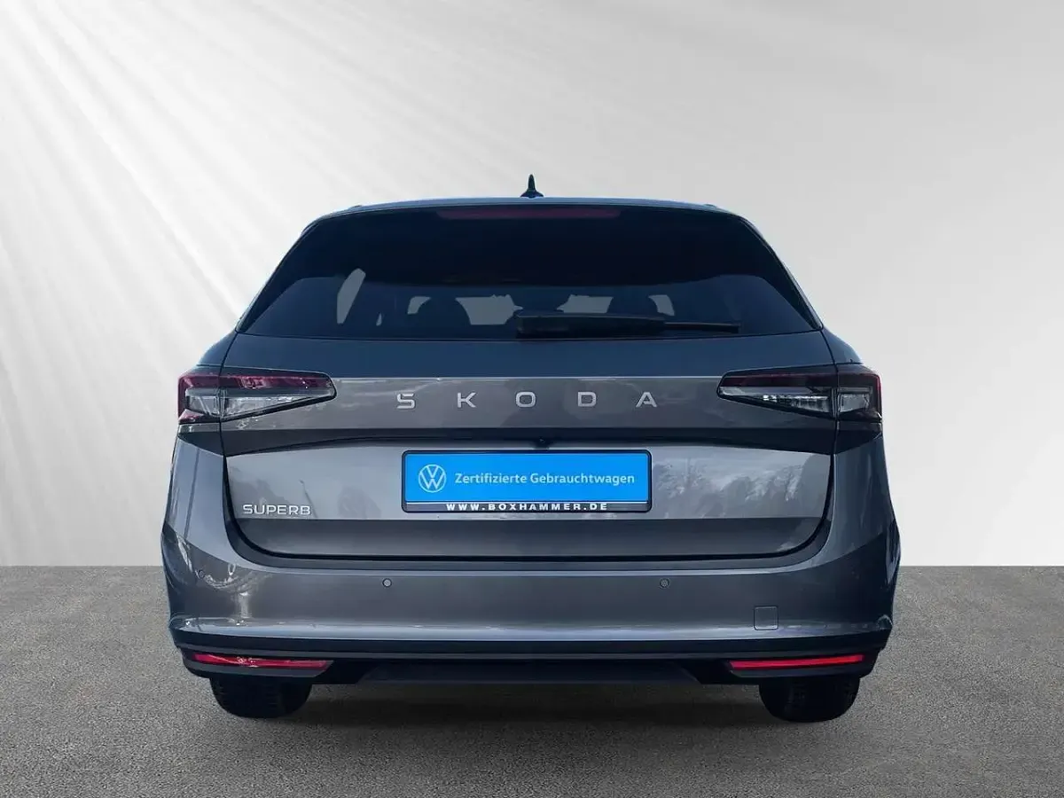 Gebraucht Skoda Superb Essence 150 PS (110 kW) 2024 Grau Kombi