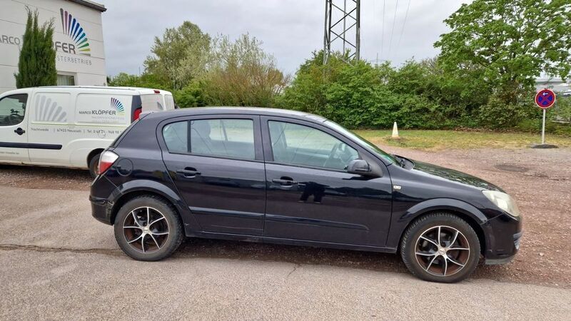 Schwarz Gebraucht 2008 Opel Astra Edition Limousine | 2.200 € (Fairer Preis) - Bild 1/4