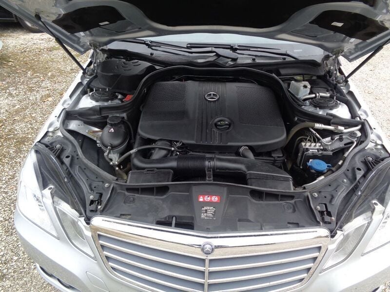 Gebraucht Mercedes E250 204 PS (150 kW) 2009 Silber Limousine