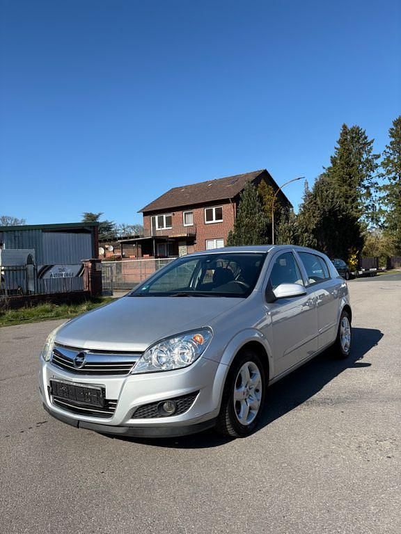 Gebraucht Opel Astra Edition 105 PS (77 kW) 2007 Silber Limousine