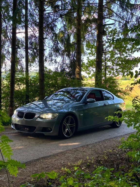 Grau Gebraucht 2008 BMW 335 Sport Line Coupé | 13.990 € (Guter Preis) - Bild 1/2