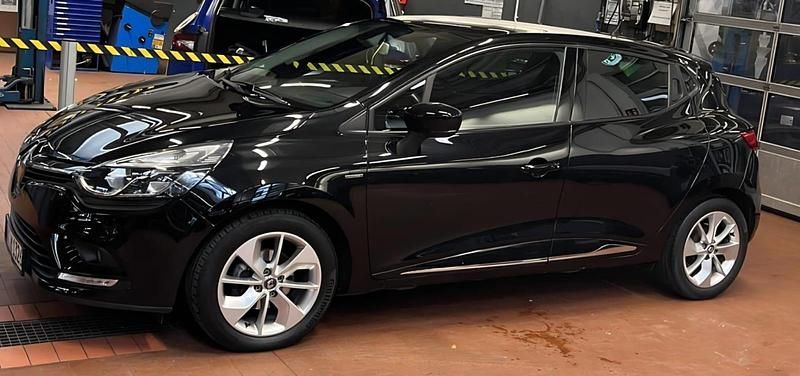 Schwarz Gebraucht 2016 Renault Clio IV LIMITED Limousine | 6.900 € - Bild 1/4