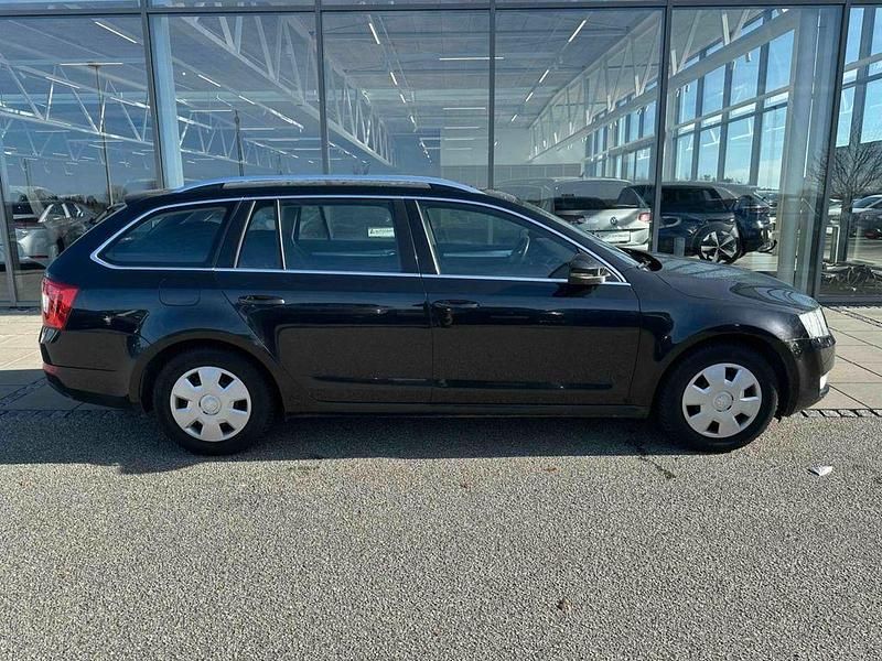 Gebraucht Skoda Octavia Elegance 140 PS (102 kW) 2014 Schwarz Kleinwagen
