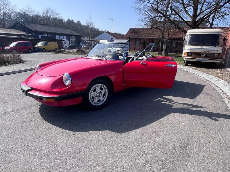Gebraucht Alfa Romeo Spider 126 PS (92 kW) 1985 Rot Cabrio
