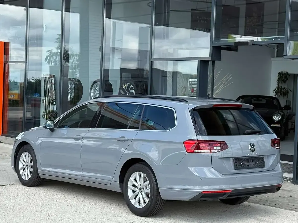 Gebraucht VW Passat Business 150 PS (110 kW) 2022 Mondsteingrau Kombi