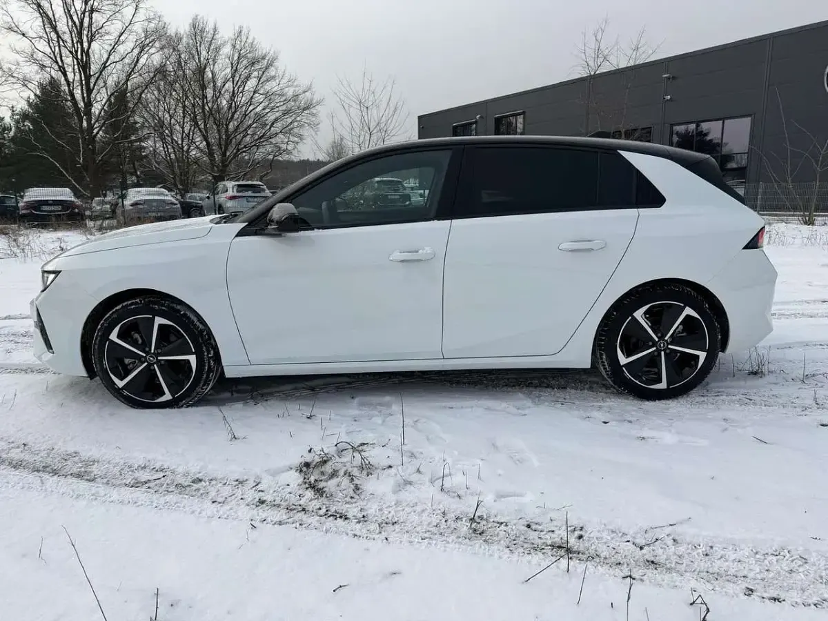 Gebraucht Opel Astra 136 PS (100 kW) 2024 Arktis weiß (uni) Kleinwagen