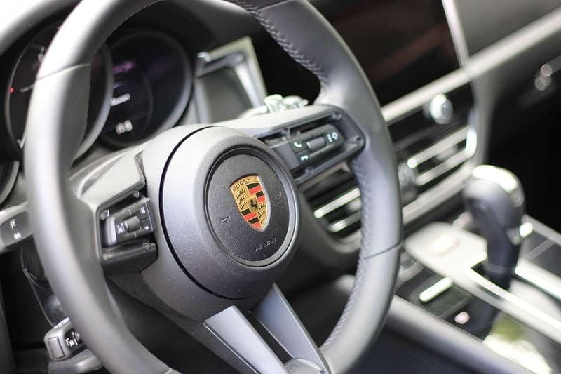 Schwarz Gebraucht 2023 Porsche Macan SUV | 68.000 € (Guter Preis) - Bild 1/4