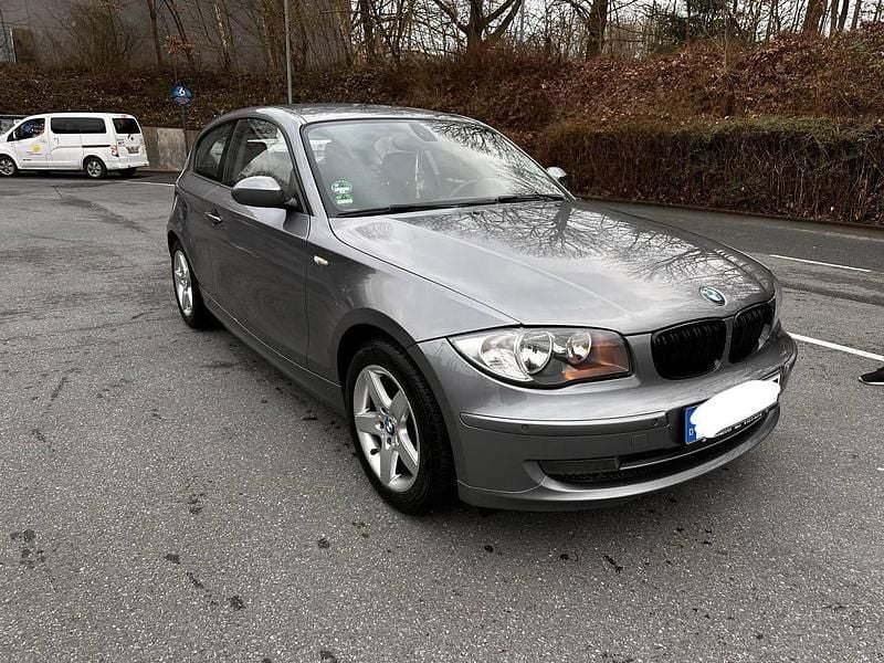 Silber Gebraucht 2009 BMW 120 Coupé Coupé | 3.000 € (Superpreis) - Bild 1/4