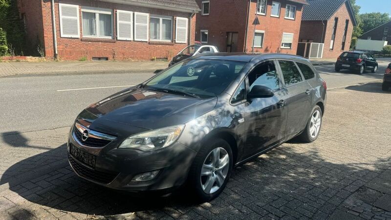 Grau Gebraucht 2011 Opel Astra Edition Kombi | 2.750 € (Fairer Preis) - Bild 1/4