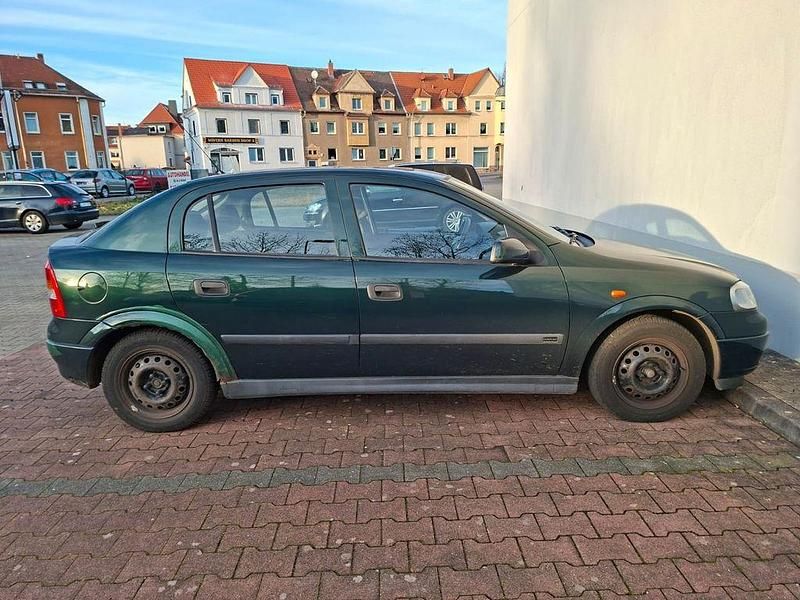 Gebraucht Opel Astra 75 PS (55 kW) 1998 Grün Limousine