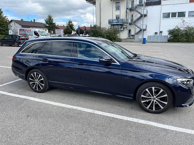 Gebraucht Mercedes E300 320 PS (235 kW) 2021 Blau Kombi