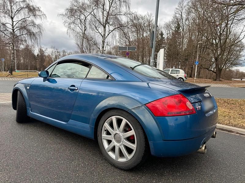 Second-hand Audi TT 224 CP (164 kW) 2000 Albastru Coupe
