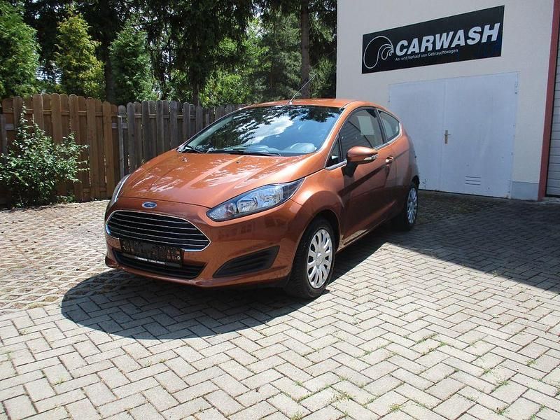 Gebraucht Ford Fiesta Trend 80 PS (58 kW) 2013 Braun Kleinwagen