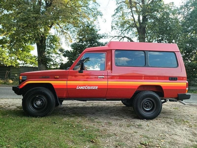 Rot Gebraucht 1996 Toyota Land Cruiser SUV | 38.000 € (Etwas zu teuer) - Bild 1/4