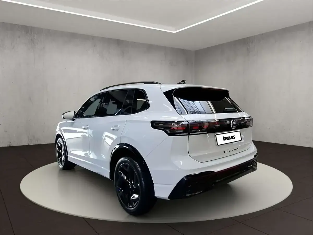 Neu VW Tiguan R-line 150 PS (110 kW) 2026 Pure white SUV