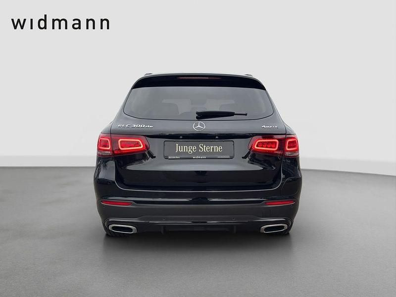 Gebraucht Mercedes GLC300e AMG 194 PS (142 kW) 2021 Unilack schwarz uni SUV