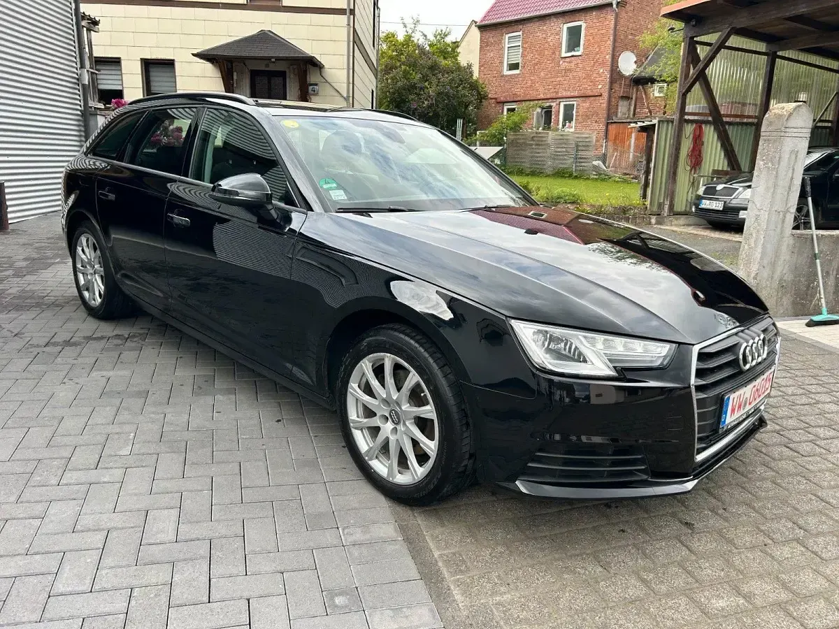 Gebraucht Audi A4 Basis 150 PS (110 kW) 2018 Schwarz Kombi