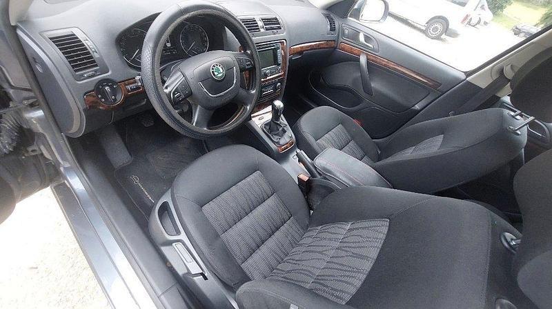 Gebraucht Skoda Octavia 140 PS (102 kW) 2009 Grau Kombi