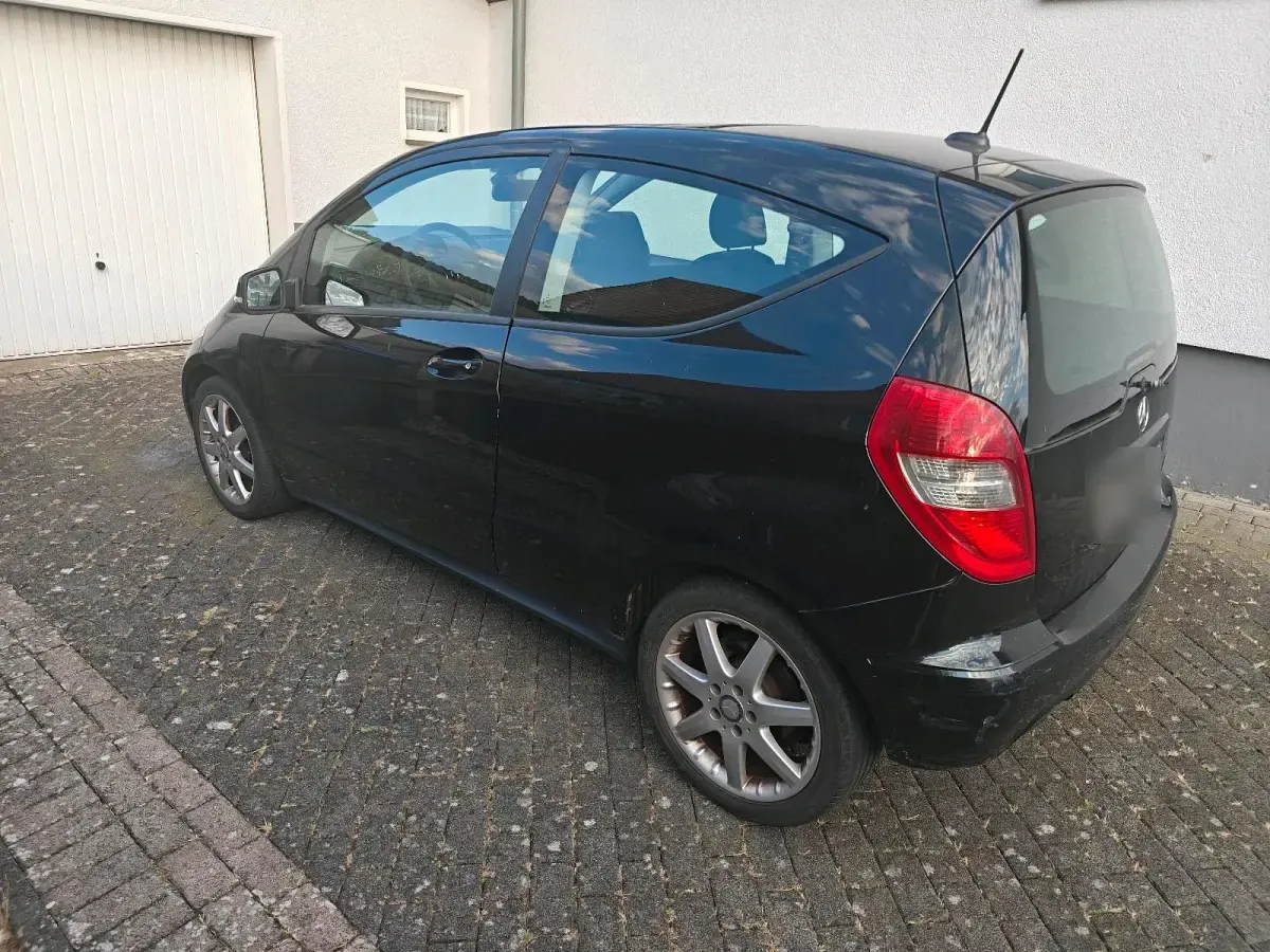 Gebraucht Mercedes A160 95 PS (69 kW) 2010 Schwarz Kleinwagen