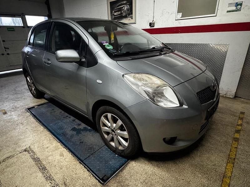 Gebraucht Toyota Yaris 87 PS (63 kW) 2008 Grau Limousine