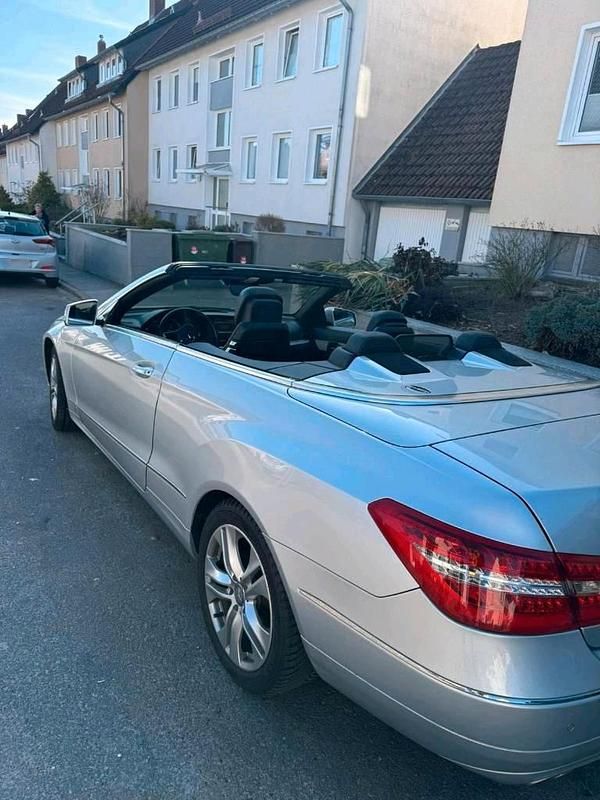 Gebraucht Mercedes E250 204 PS (150 kW) 2012 Silber Cabrio