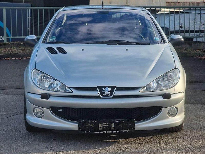 Gebraucht Peugeot 206 CC Platinum 109 PS (80 kW) 2006 Silber Cabrio