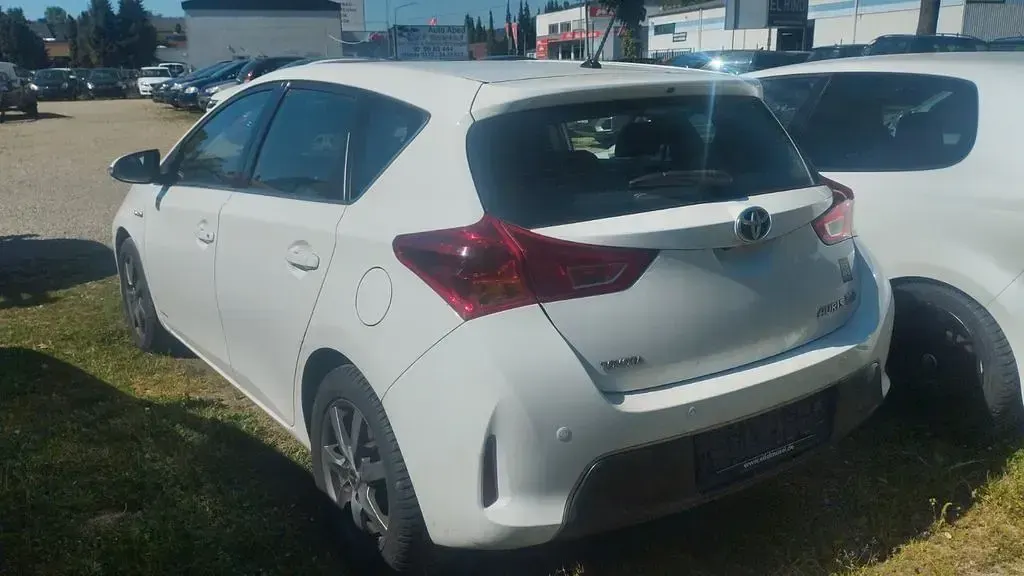 Gebraucht Toyota Auris Hybrid Edition 99 PS (72 kW) 2013 Weiß Limousine