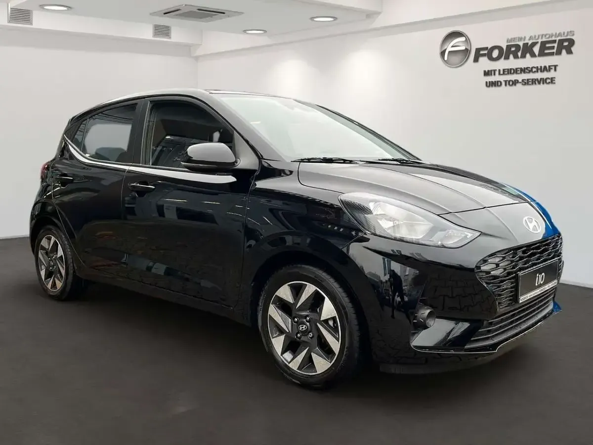 Gebraucht Hyundai i10 Trend 63 PS (46 kW) 2025 Schwarz Kleinwagen