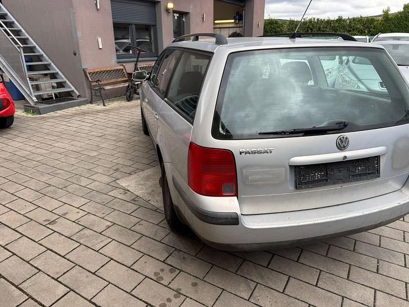 Gebraucht VW Passat 101 PS (74 kW) 1998 Silber Kombi