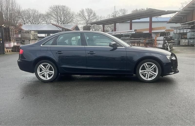 Gebraucht Audi A4 160 PS (117 kW) 2010 Blau Limousine