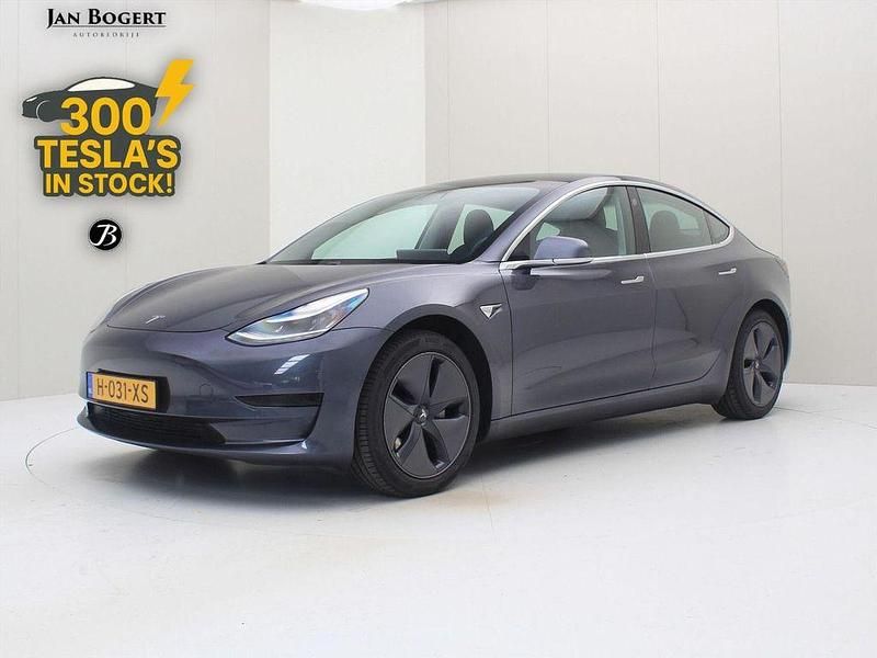 Grau Gebraucht 2020 Tesla Model 3 Standard Range Limousine | 17.700 € (Fairer Preis) - Bild 1/4