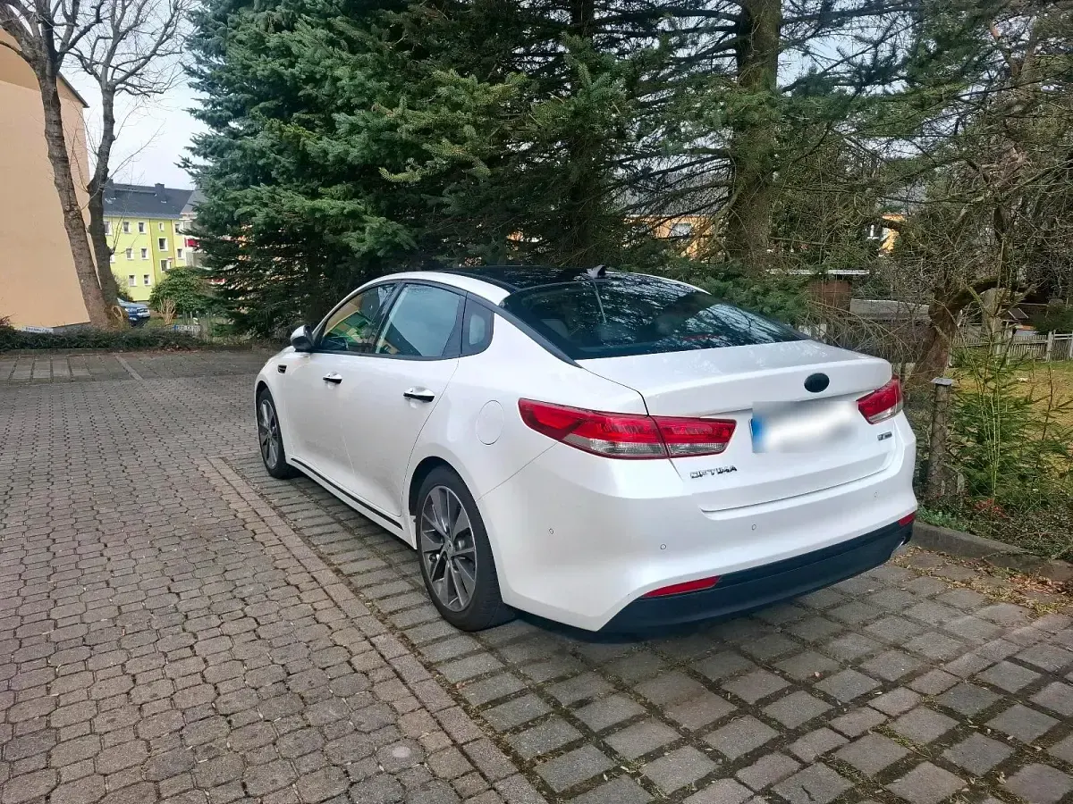 Gebraucht Kia Optima 141 PS (103 kW) 2016 Weiß Limousine