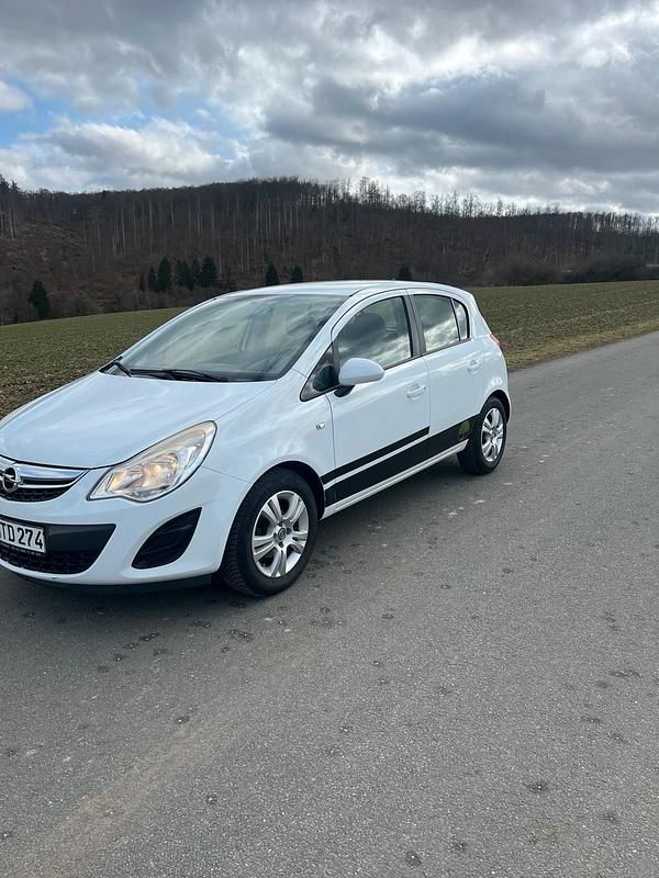 Gebraucht Opel Corsa 75 PS (55 kW) 2013 Weiß Kleinwagen