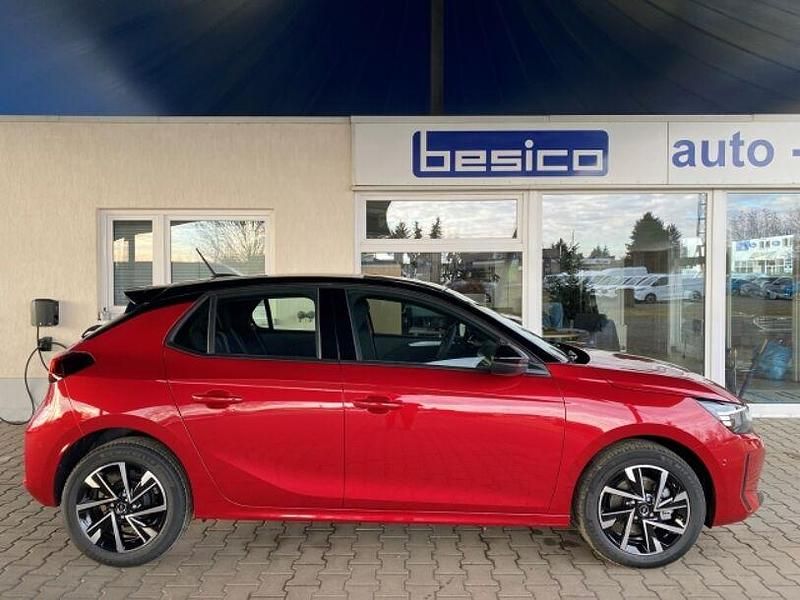 Neu Opel Corsa 101 PS (74 kW) 2025 Rot Limousine