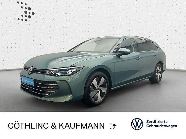 Maripositgrün metallic Gebraucht 2025 VW Passat Business Kombi | 34.390 € (Guter Preis) - Bild 1/3