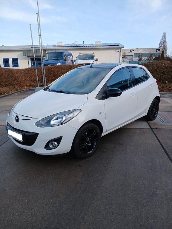 Gebraucht Mazda 2 75 PS (55 kW) 2012 Weiß Limousine