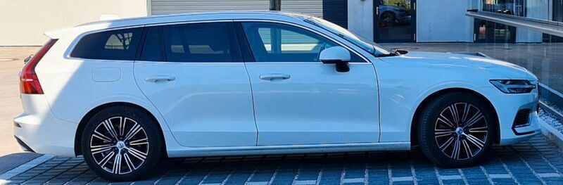 Weiß Gebraucht 2021 Volvo V60 Inscription Kombi | 25.900 € (Guter Preis) - Bild 1/4