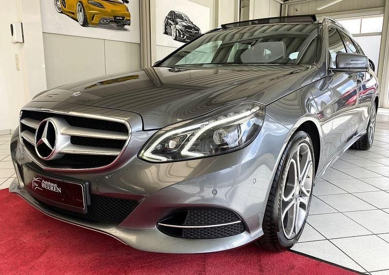 Grau Gebraucht 2016 Mercedes E250 Avantgarde Limousine | 15.490 € (Fairer Preis) - Bild 1/4