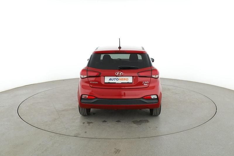 Gebraucht Hyundai i20 Advantage 84 PS (61 kW) 2020 Rot Limousine