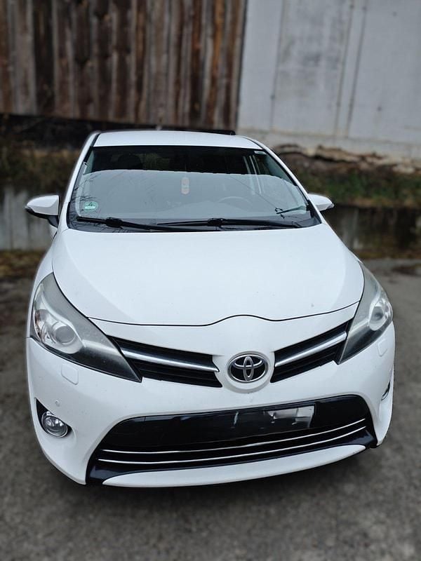 Gebraucht Toyota Verso 147 PS (108 kW) 2014 Weiß Van / Kleinbus