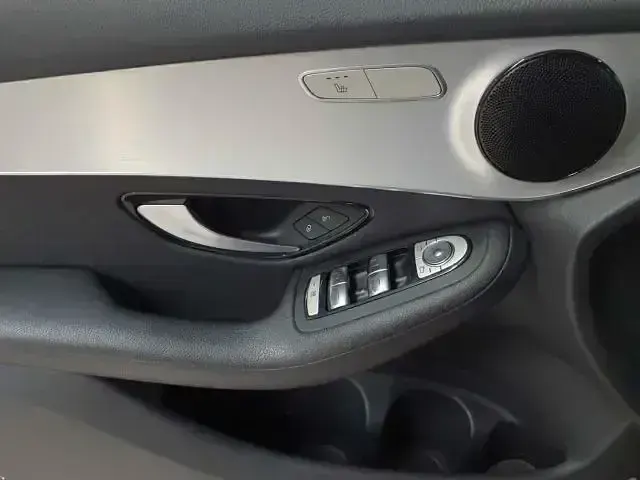 Używany Mercedes GLC220 2021 Czarny Sedan/Limuzyna