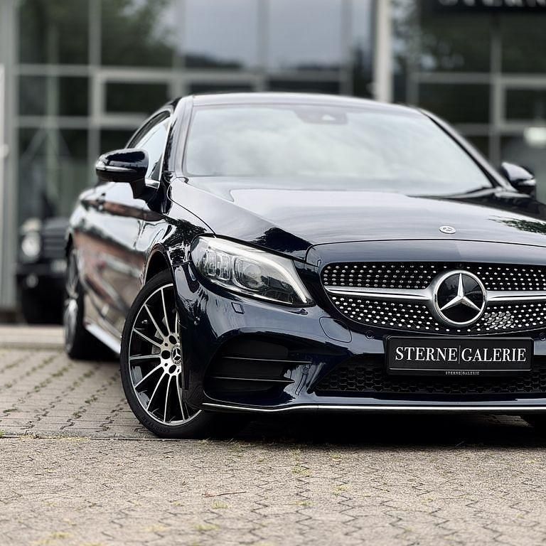 Blau Gebraucht 2021 Mercedes C300 AMG line Coupé | 36.900 € (Guter Preis) - Bild 1/4