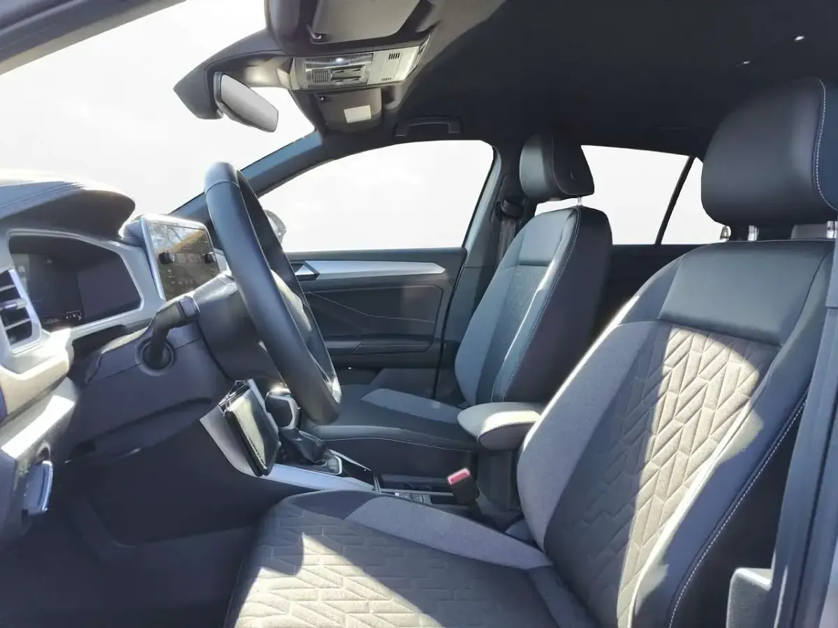 Gebraucht VW T-Roc Goal 150 PS (110 kW) 2025 Silber SUV
