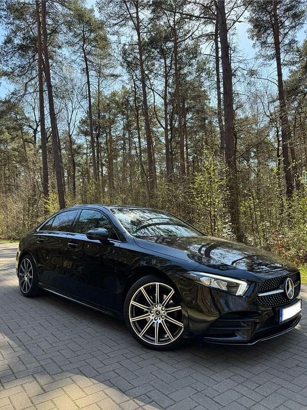 Schwarz Gebraucht 2022 Mercedes A200 AMG Limousine | 25.500 € (Superpreis) - Bild 1/4