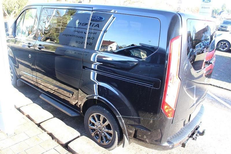 Gebraucht Ford Tourneo Titanium 131 PS (96 kW) 2021 Schwarz Van / Kleinbus