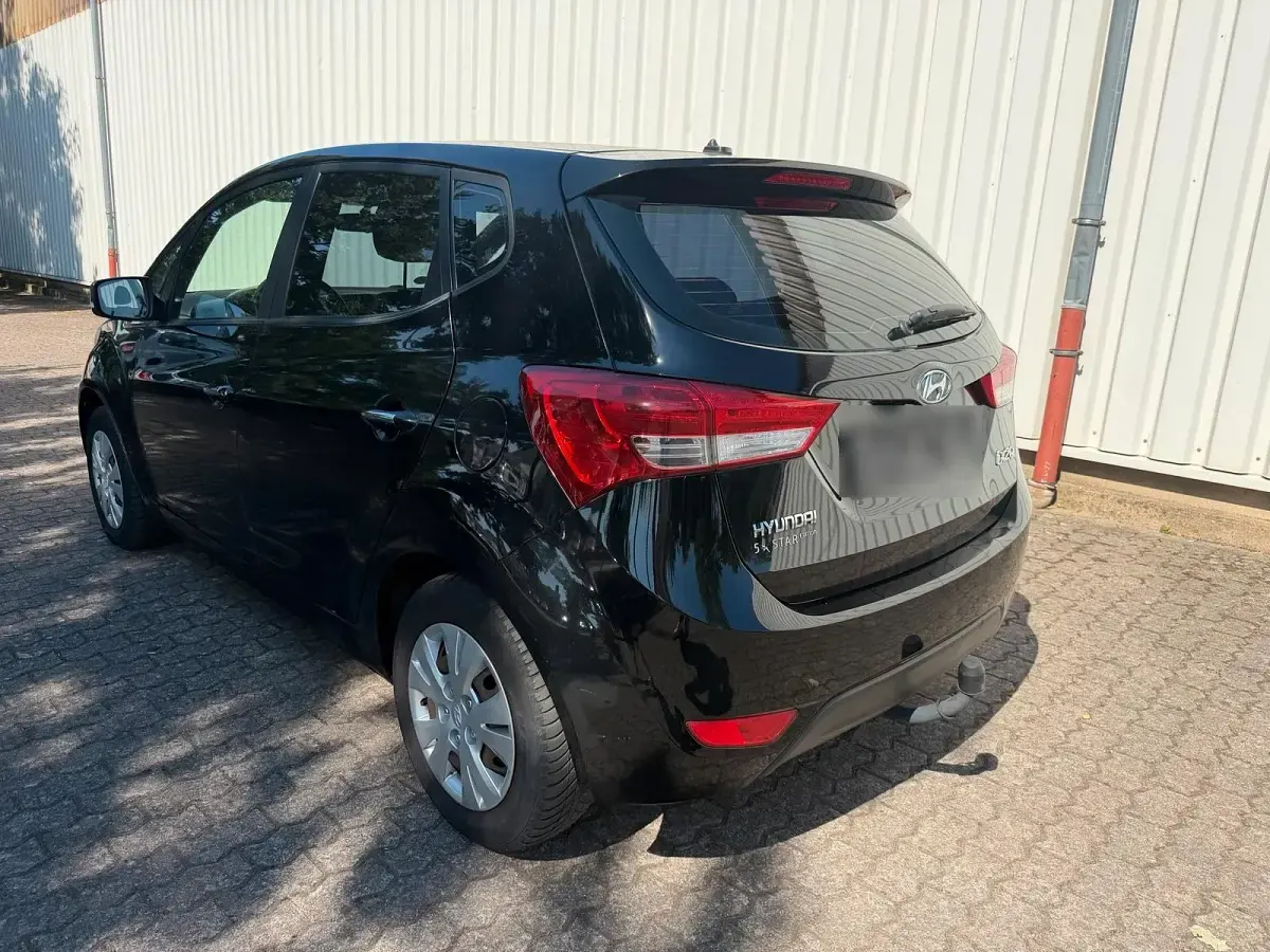 Gebraucht Hyundai ix20 90 PS (66 kW) 2013 Schwarz Kleinwagen