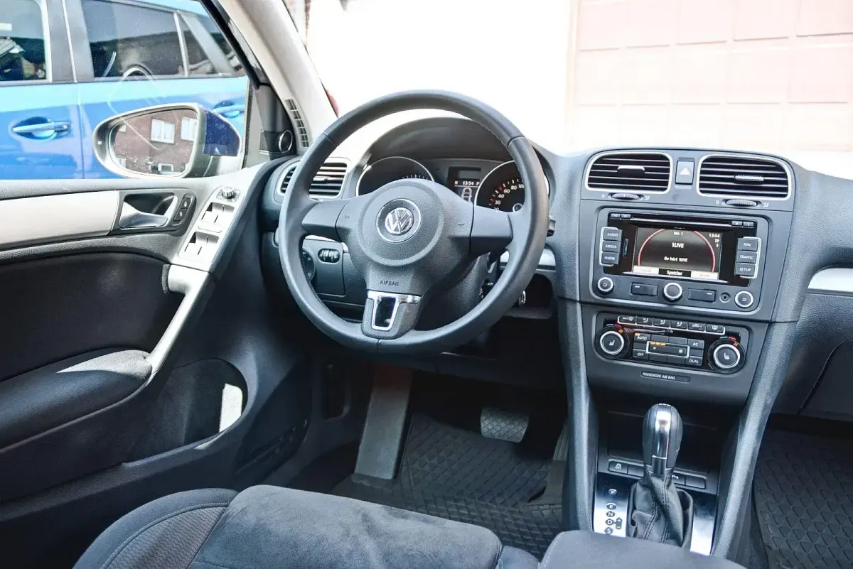 Gebraucht VW Golf VI Highline 140 PS (102 kW) 2011 Blau Limousine