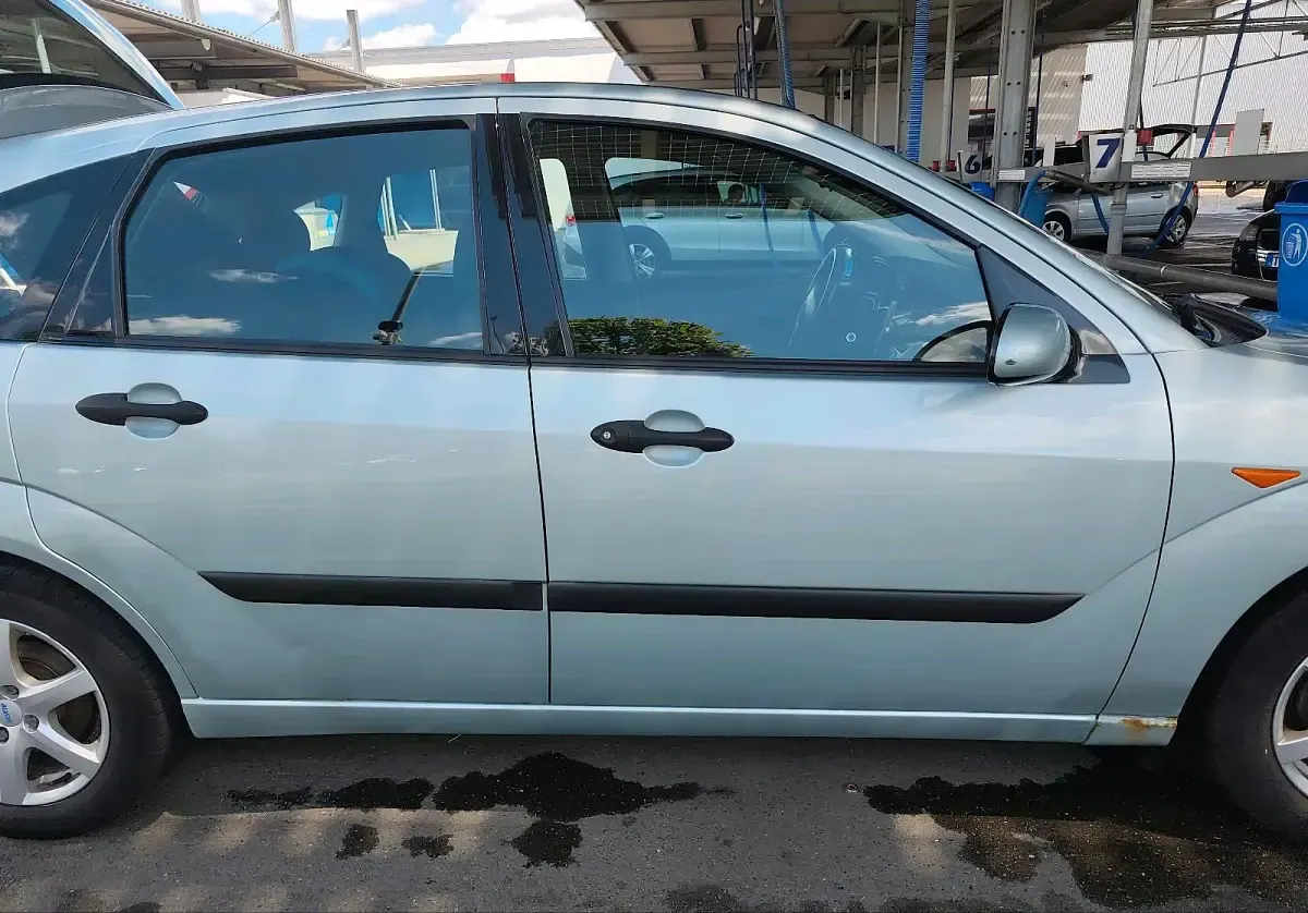Gebraucht Ford Focus 101 PS (74 kW) 2003 Grau Kombi