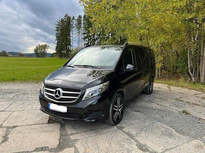 Schwarz Gebraucht 2018 Mercedes V250 Edition Van / Kleinbus | 39.290 € (Superpreis) - Bild 1/4